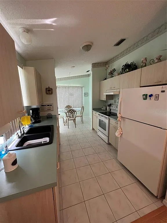 2 bed, 2.0 bath, 1040 sqft, $1,800 — Photo 3