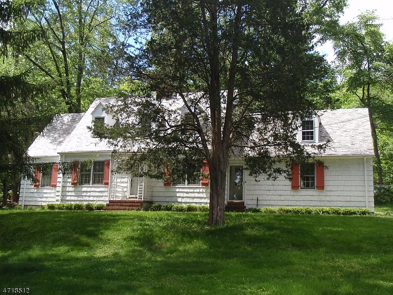 2nd image of 1721 Cedarcrest Rd