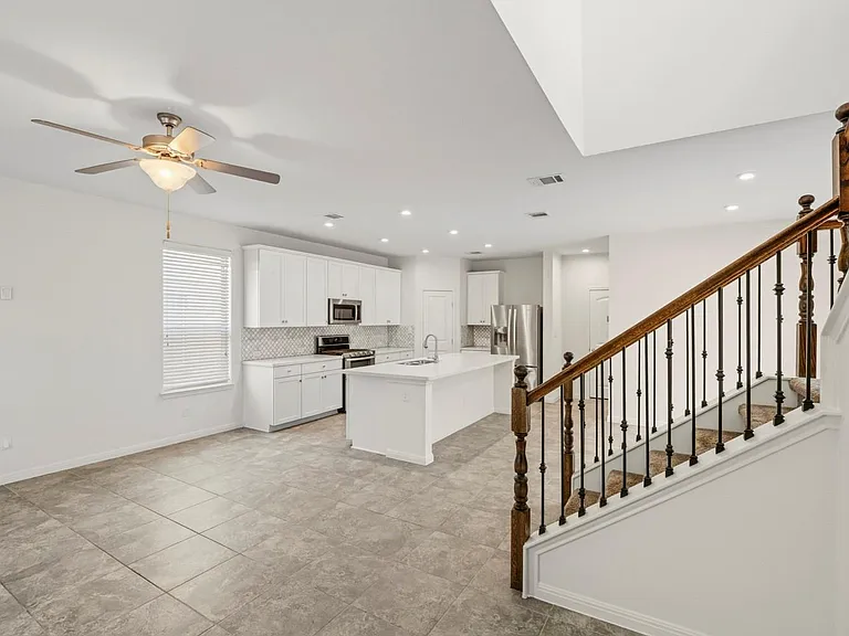 2937 Barbed Wire St — Photo 12
