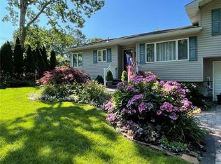 18 Albright Rd, Coram, NY 11727