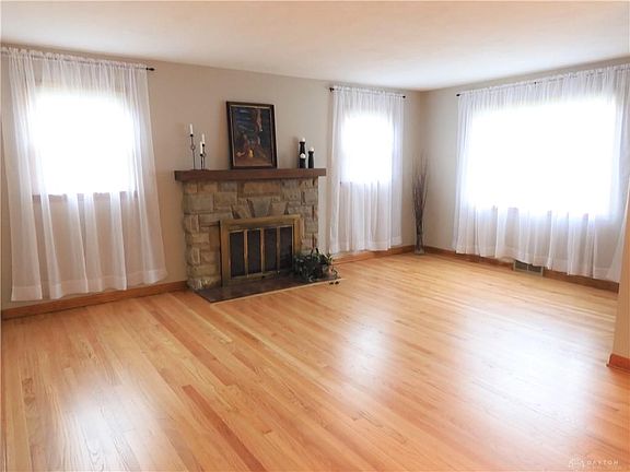4th image of 3805 Villanova Dr