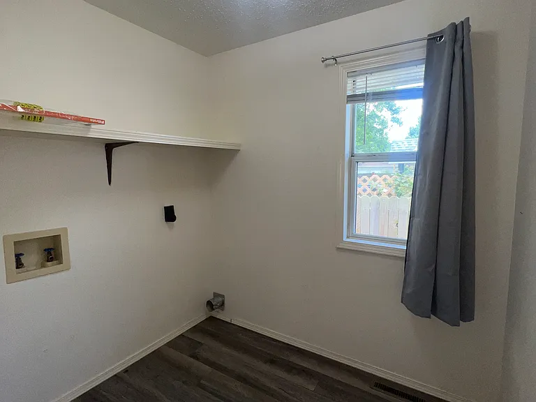 204 E Robberson St — Photo 16