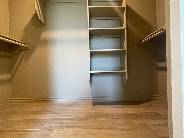 15 College St — Photo 13