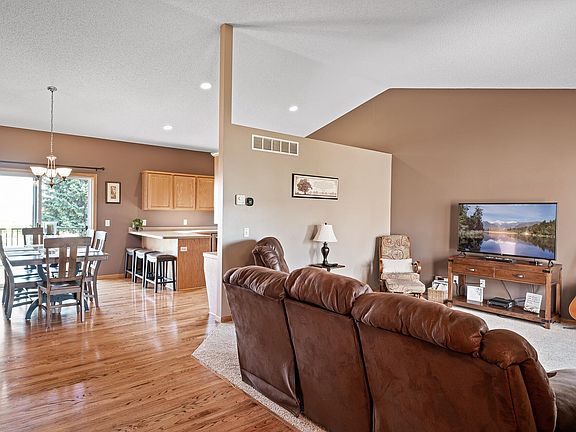 4th image of 1189 Farmers Ln