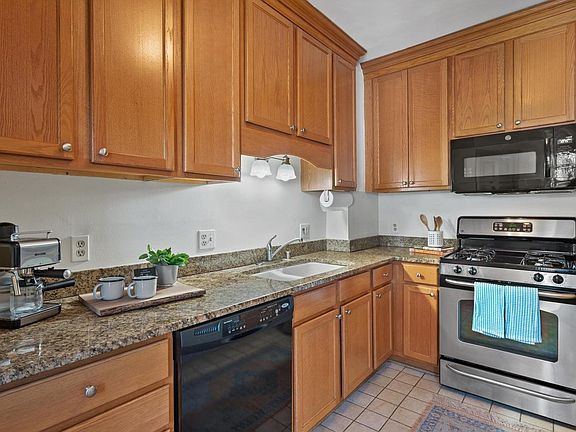 5th image of 3127 N Marietta AVENUE #5
