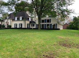 1043 Elm Ridge Dr, Glencoe, IL 60022