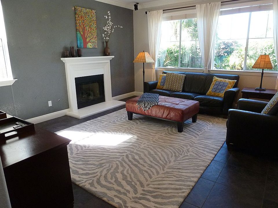 Large FR adjoins Kit and eat