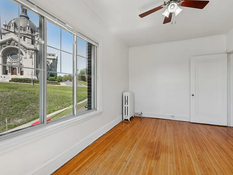 Summit Hill Apartments — Photo 15