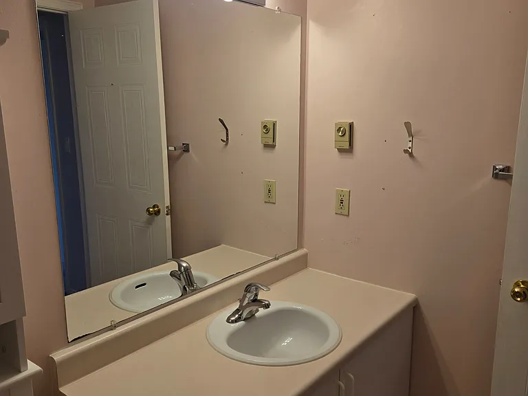 21 Liston Ave #404 — Photo 6