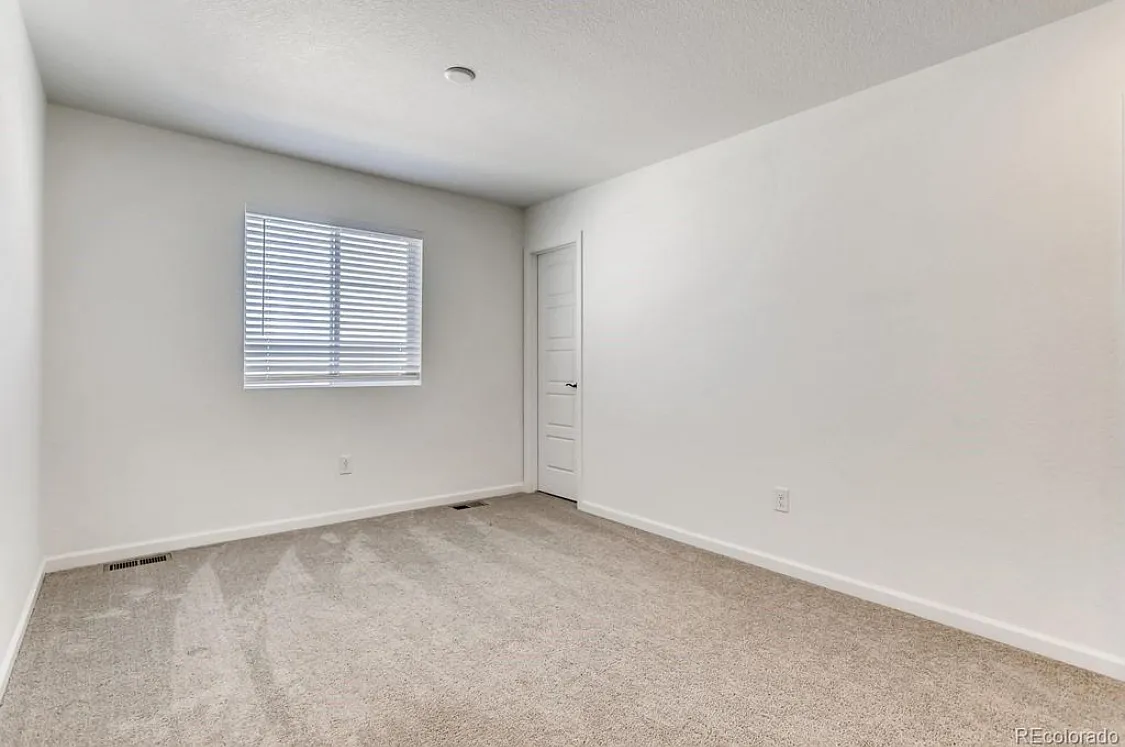 3 bed, 2.5 bath, 2013 sqft, $3,300 — Photo 1