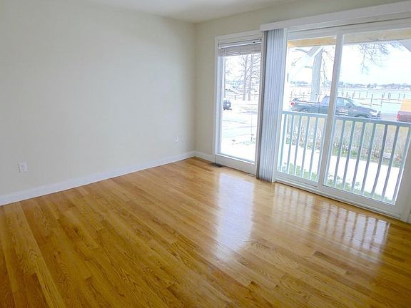 4th image of 51 Avalon Ave #1