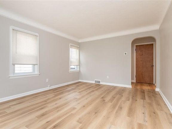 3rd image of 2207 Elbur Ave