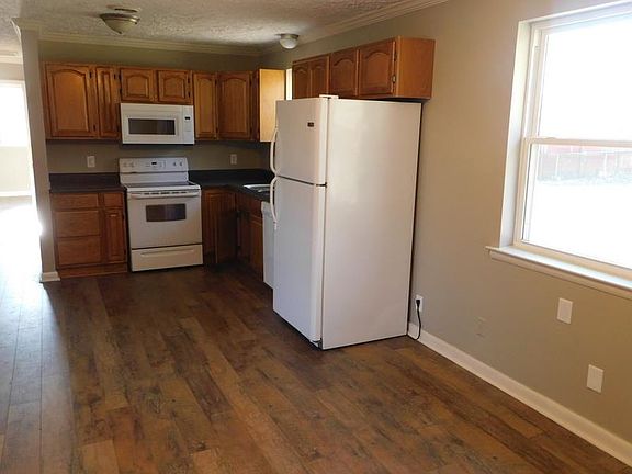 3rd image of 115 King Cole Dr