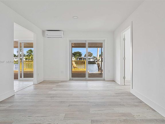 4th image of 4157 SW 49th Ct