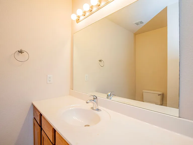 610 Maplewood Dr — Photo 16