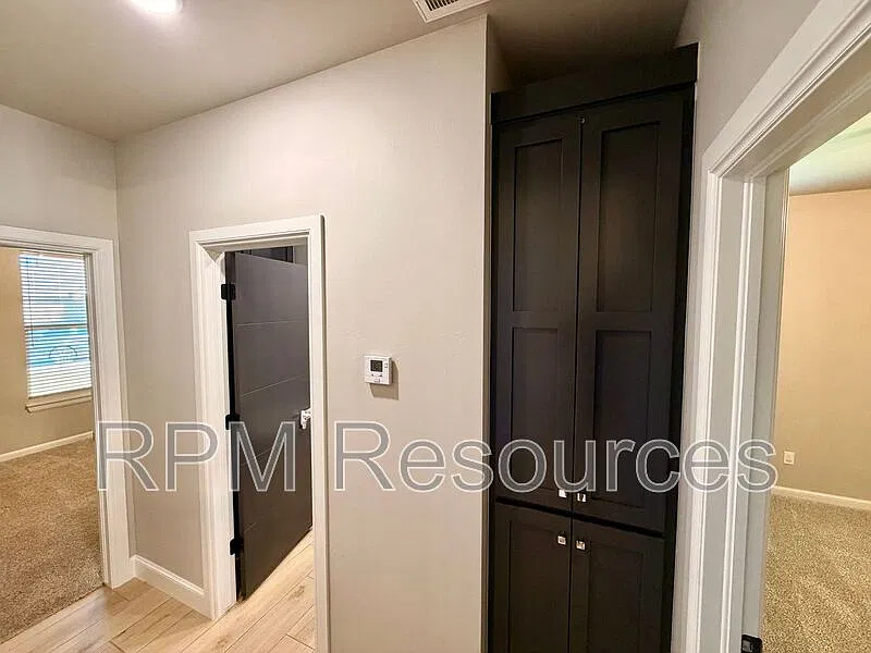 4 bed, 3.0 bath, 2231 sqft, $2,295 — Photo 4