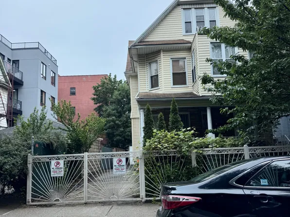 449 East 25th Street image 1 of 3