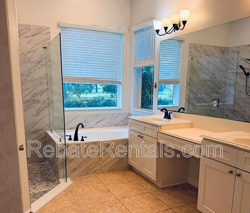 5 bed, 3.5 bath, 3201 sqft, $3,895 — Photo 4