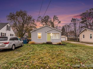 82 Peony St SW, Grand Rapids, MI 49548