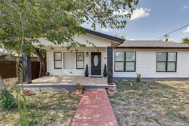 3 bed, 1.5 bath, 1088 sqft, $1,400 — Photo 1