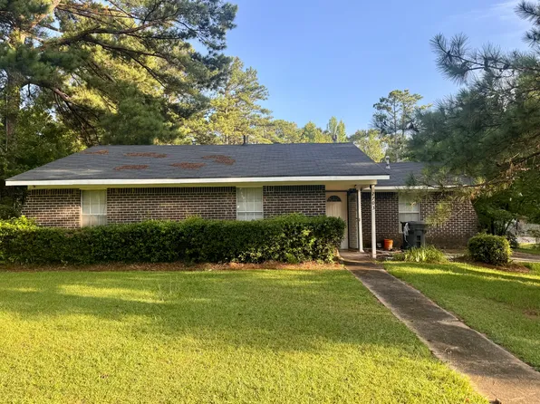 2703 Rainbow Dr, Tuskegee Institute, AL 36088
