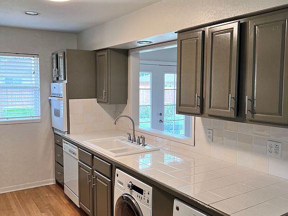 3rd image of 3539 Merrell Rd