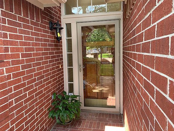 3rd image of 10431 Claybrook Dr