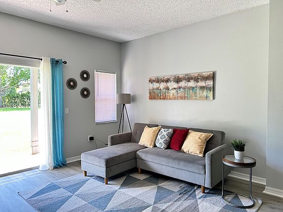 5th image of 954 Park Terrace Cir