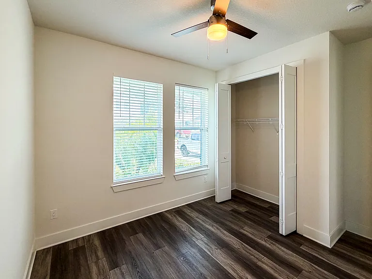 2065 Paragon Cir W — Photo 17