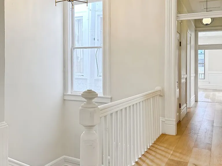 Top-Floor, Remodeled 5BR/2.5BA Victorian Flat, Pet Friendly, Steps from Alamo Square — Photo 23