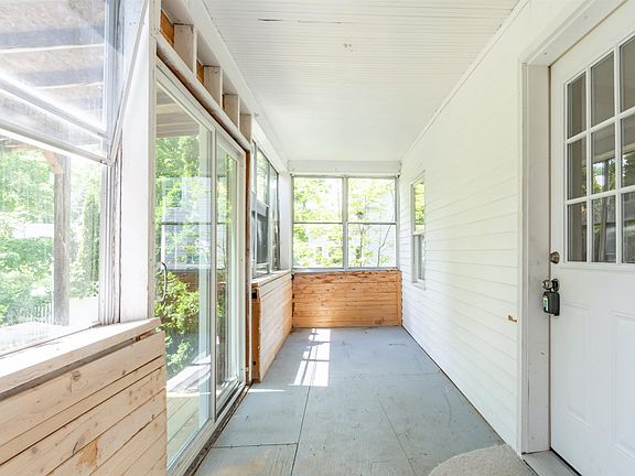 3rd image of 6 Dunster Hill Road