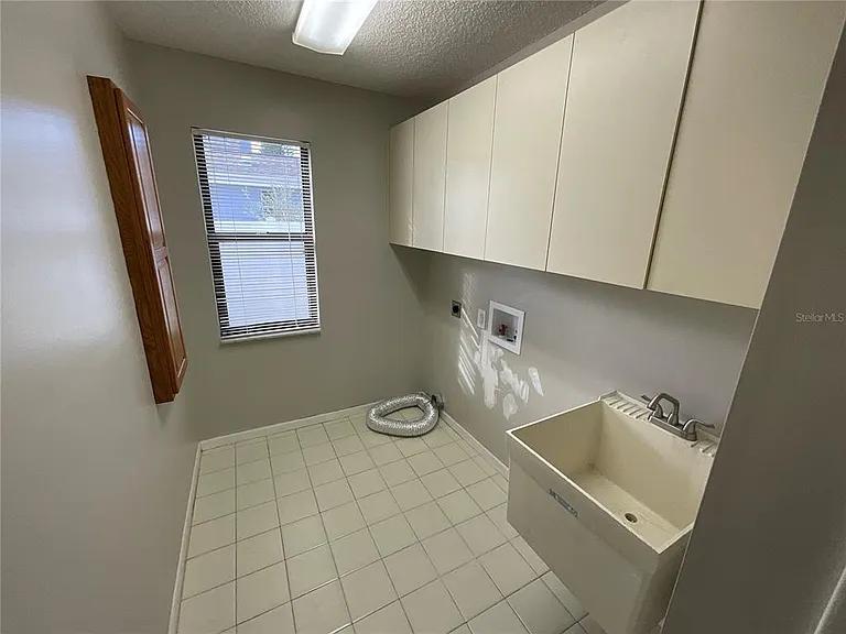 1349 Hillside Dr — Photo 29