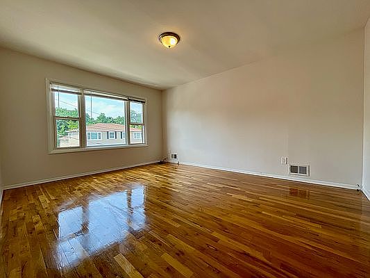 5th image of 15-59 208th St #2