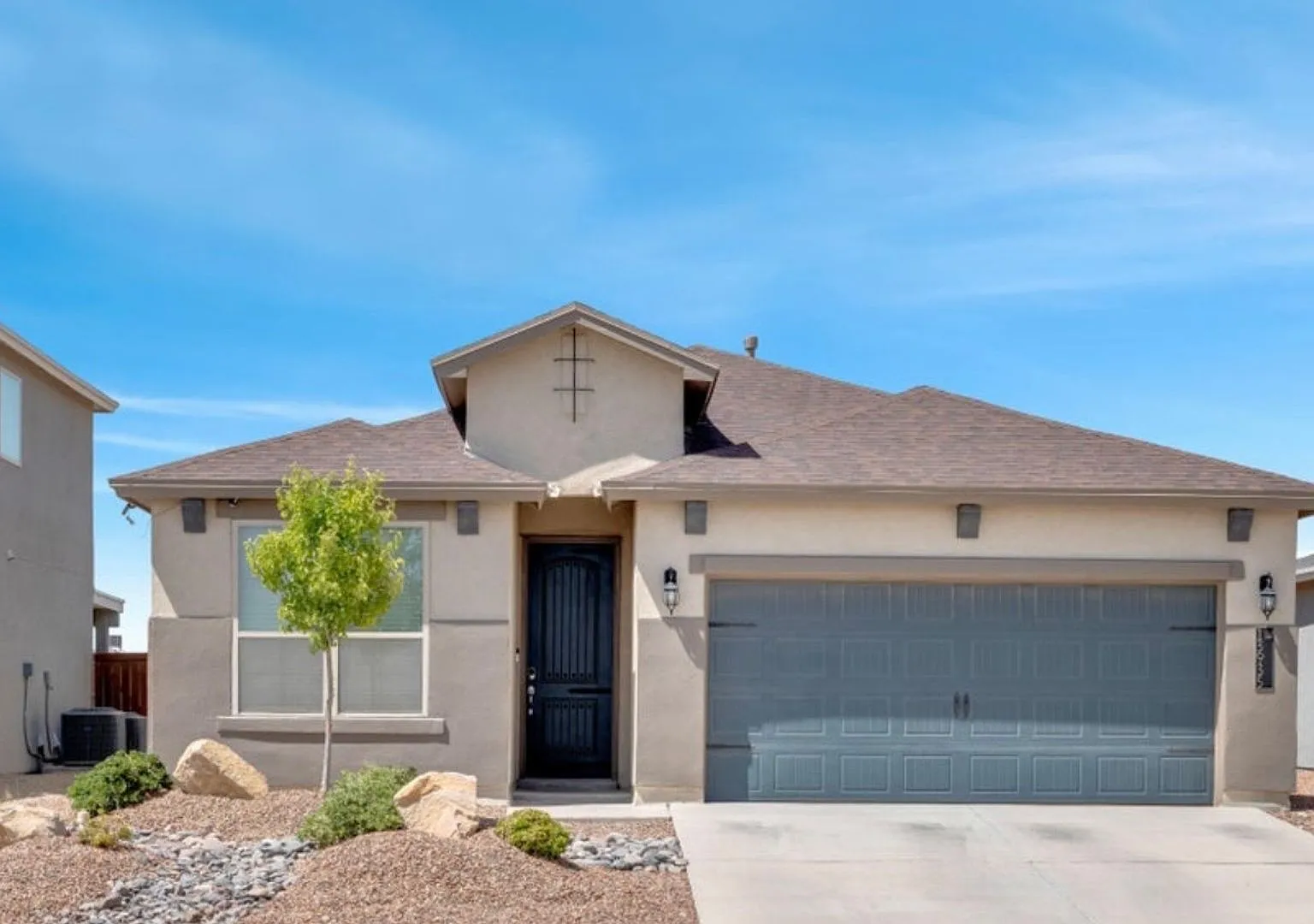 East El Paso 4bed/2bath Refrig A/C! — Photo 1