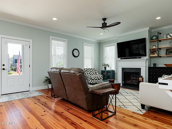 3rd image of 150 Manning Sq