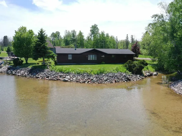 2039 Riverside Dr, Sault Sainte Marie, MI 49783