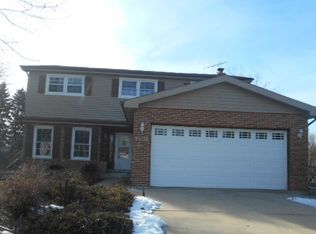2565 Springdale Cir, Naperville, IL 60564
