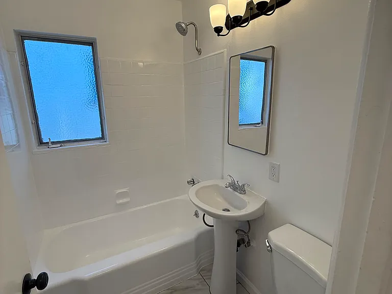656 S Cochran Ave #8 — Photo 6