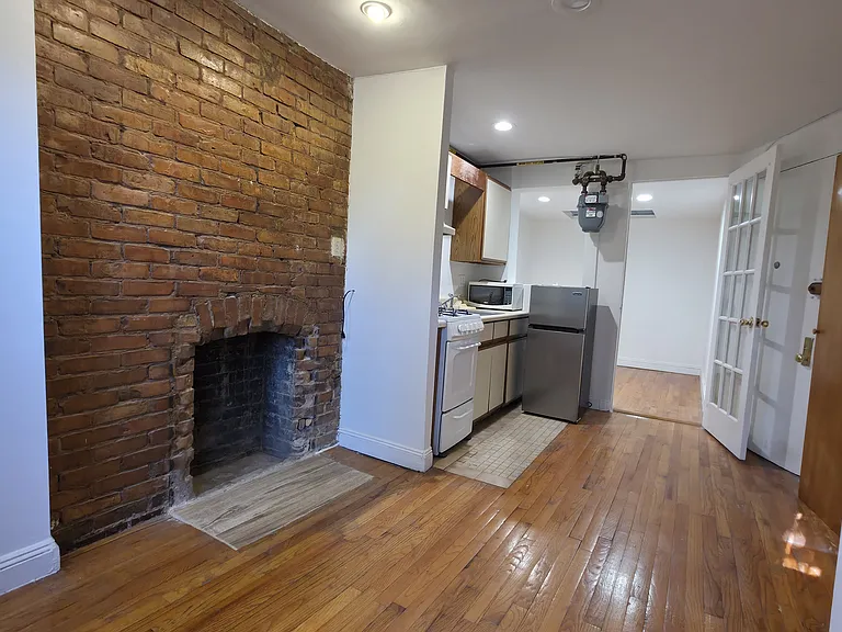 336 E 6th St #5RW — Photo 2