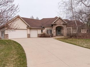 1221 Greystone Ln SW, Rochester, MN 55902
