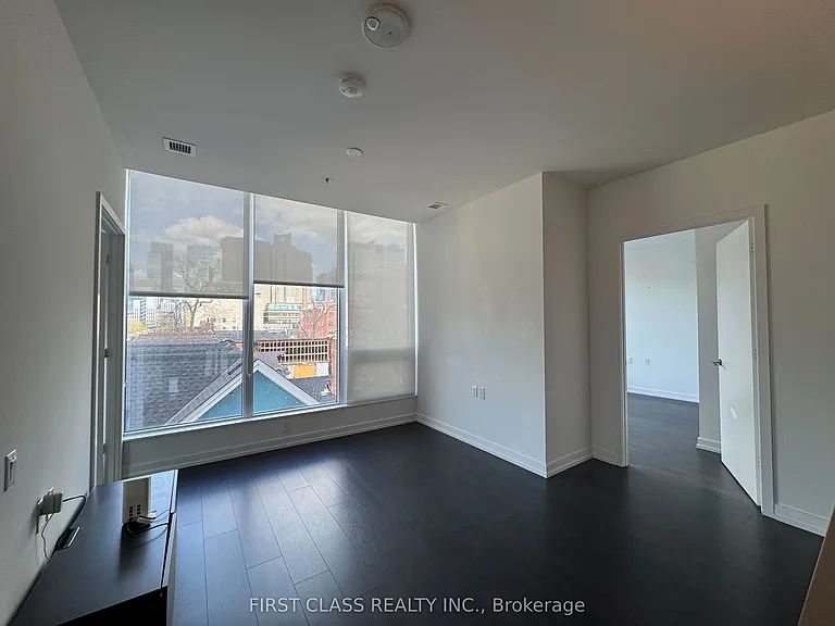 203 College St #407 — Photo 3
