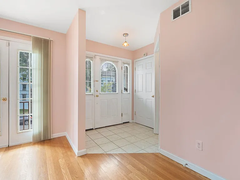13 Humphrey Ave #1 — Photo 3