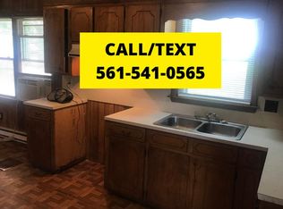 716 Oliver St, Mount Olive, NC 28365