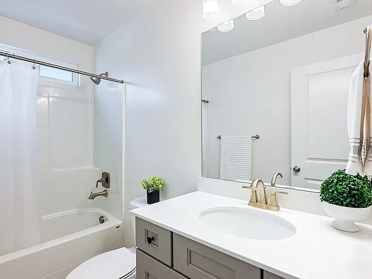 Immaculate guest bathroom