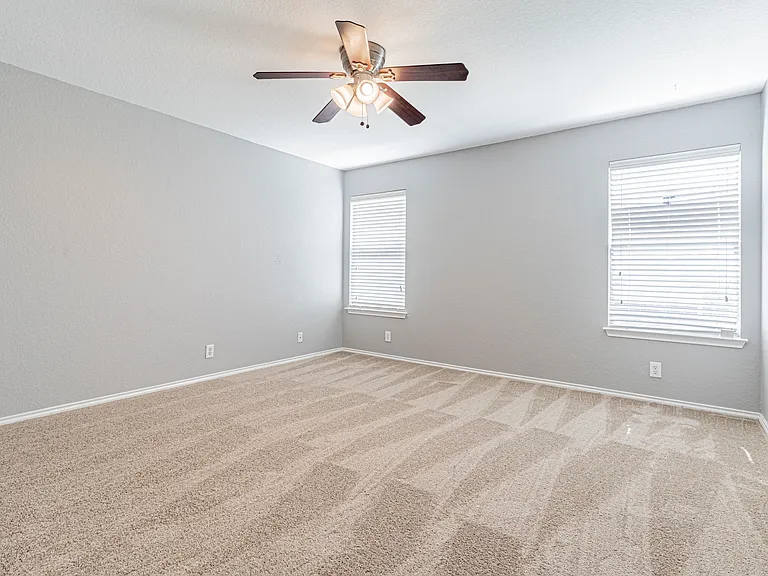 326 Diana Dr — Photo 16