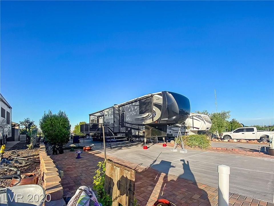 1st image of 861 Oriole Way