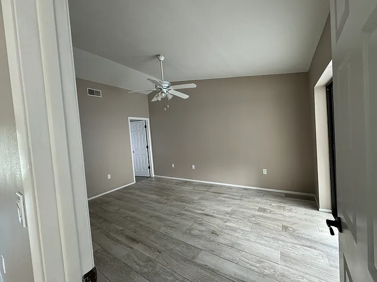 270 Arbor Dr W — Photo 10
