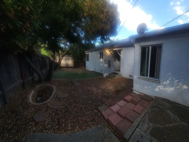 1690 Phillips Ln — Photo 22