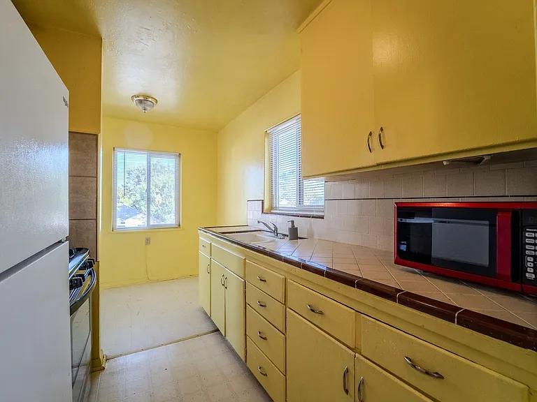 806 H St #1-4 — Photo 8
