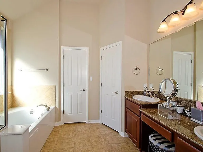 7908 Menler Dr — Photo 17